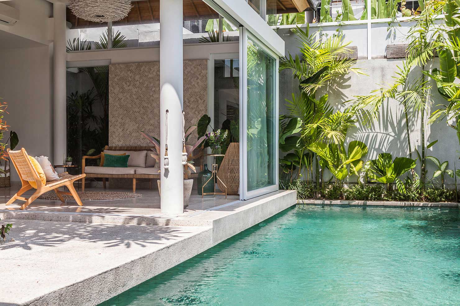 CONTEMPORARY 2 BEDROOM VILLA WITH BEACH ACCESS FOR SALE LEASEHOLD IN BERAWA BE-680 